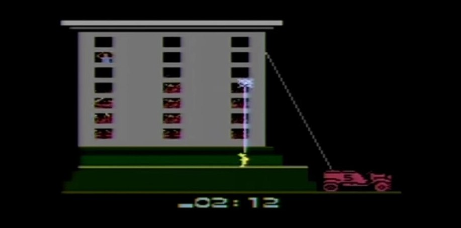 Ekran gry Fire Fighter na Atari 2600: wóz strażacki gasi płonący budynek